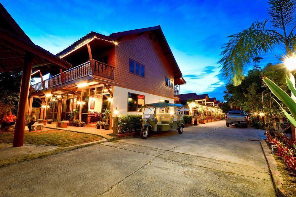 Avila Resort Pattaya Jomtien Beach Exterior photo